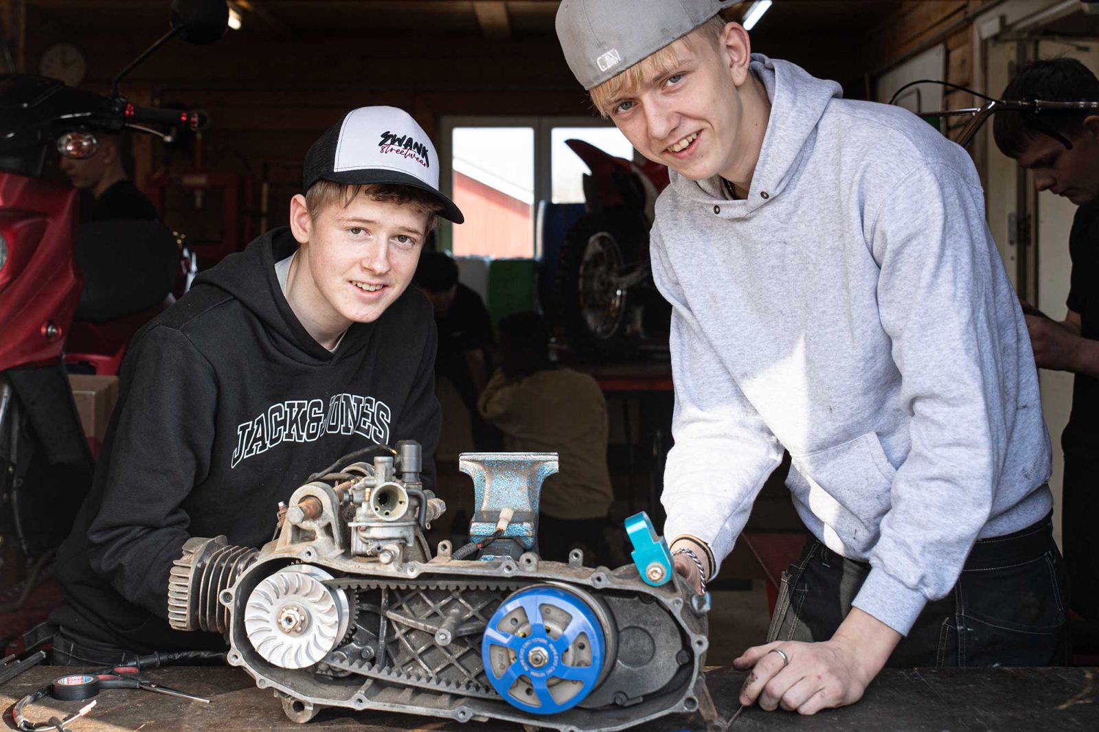 2 Elever på kreativ efterskole til linjefaget motor