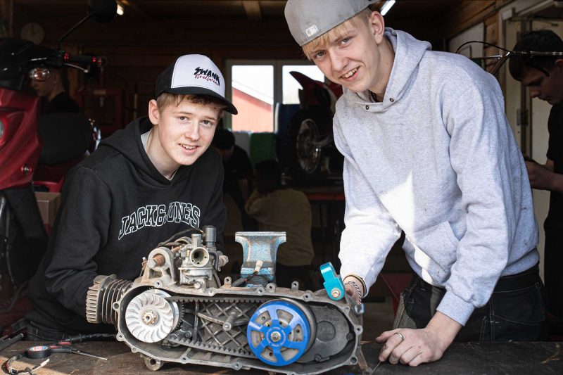 2 Elever på kreativ efterskole til linjefaget motor