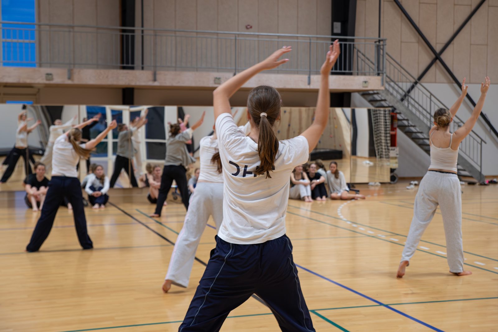 Kreativ-efterskole-med-rytmisk-gymnastik